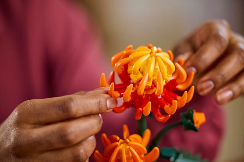 LEGO Chrysanthemum