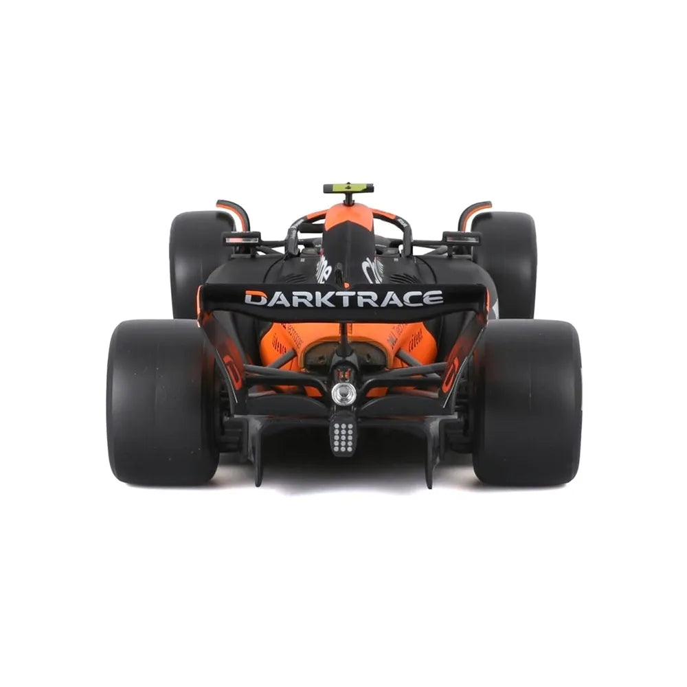 Bburago 1/24 Scale McLaren MCL38 Oscar Piastri #81