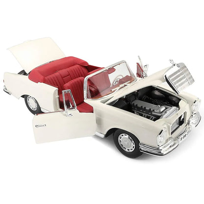 Maisto 1967 Mercedes Benz 280 SE 1/18