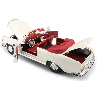 Maisto 1967 Mercedes Benz 280 SE 1/18