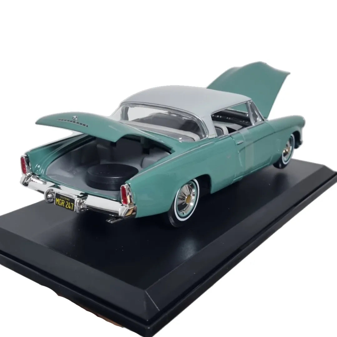 Maisto 1:18 Scale 1953 Studebaker Starliner Diecast Car Model
